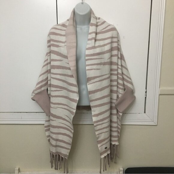 Soia & Kyo Pink Animal Print Knit Scarfigan with Fringe - Picture 2 of 10